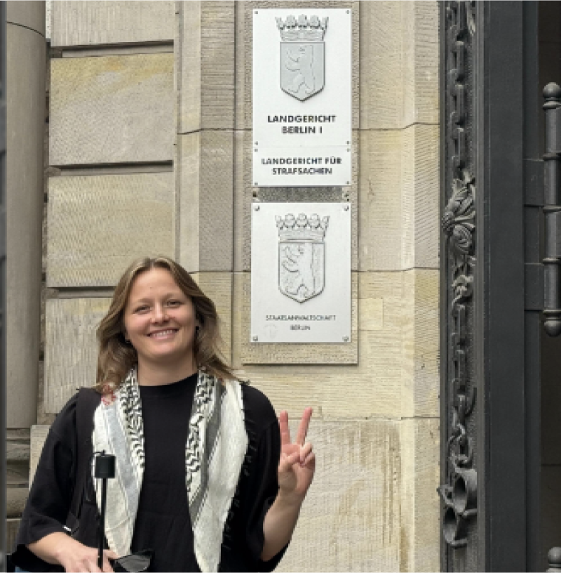 Rebekka shapiro outside the berlin criminal courthouse2