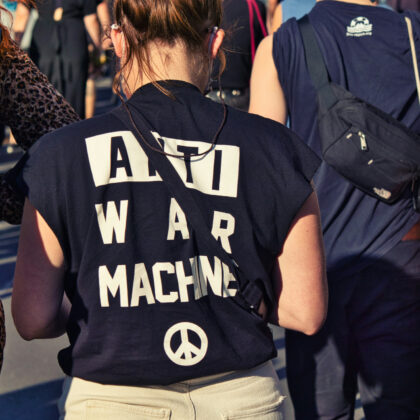 Ikke én krone, ikke et våpen, ikke et eneste menneskeliv til krig!