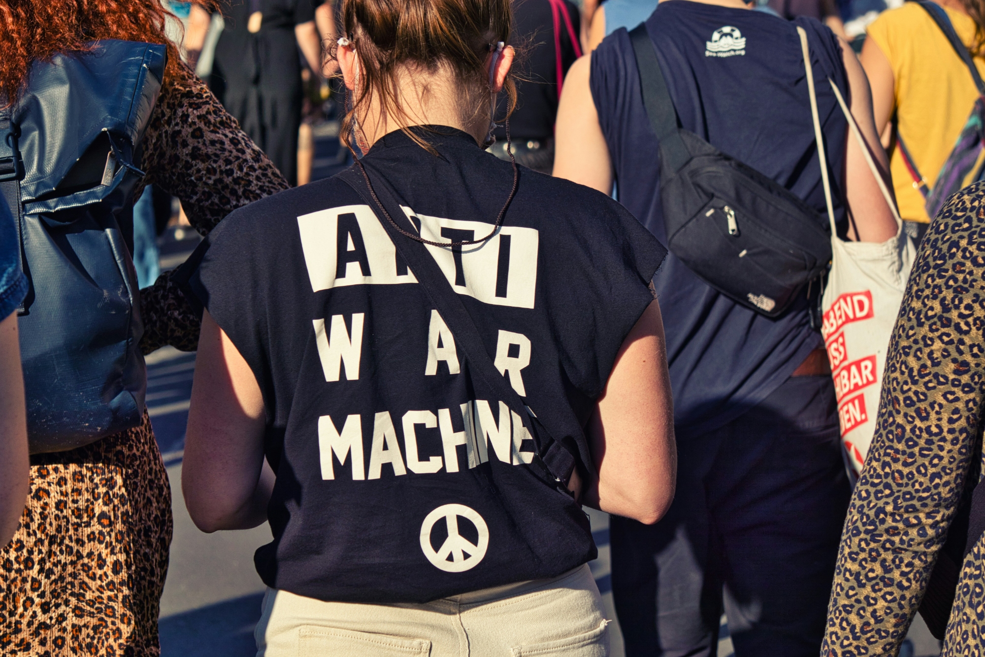 Ikke én krone, ikke et våpen, ikke et eneste menneskeliv til krig!